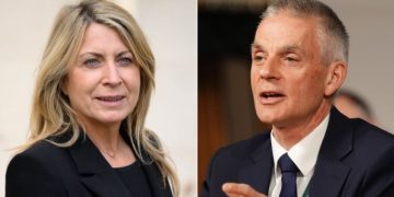 ট্রাম্পের ভাষণ বিকৃতি বিতর্কে: বিবিসির মহাপরিচালক ও বার্তাপ্রধানের পদত্যাগ