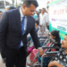 শারীরিক অক্ষম মানুষদের পাশে দাড়ালেন জেলা প্রশাসক