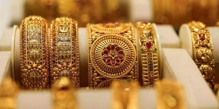 দেশের বাজারে কমলো সোনার দাম