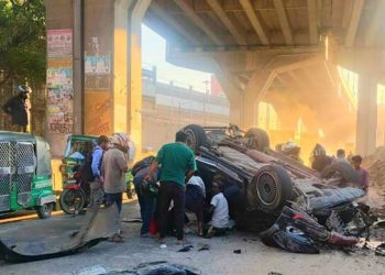 চট্টগ্রামে এক্সপ্রেসওয়ের রেলিং ভেঙে প্রাইভেটকার নিচে পড়ে, পথচারী নিহত ১