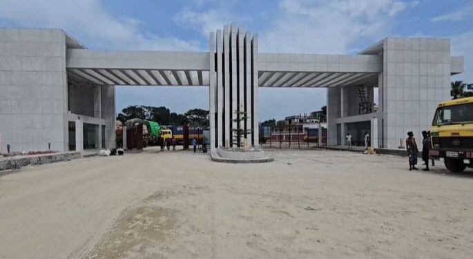 বাণিজ্য সংকটে বেনাপোল, আমদানি হ্রাস ৭৫ হাজার টন ছাড়াল