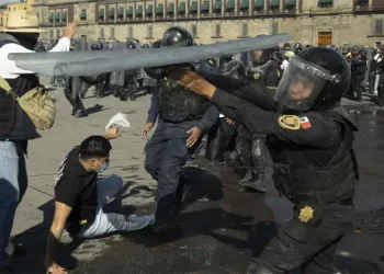 মেক্সিকোতে প্রেসিডেন্টবিরোধী বিক্ষোভে সহিংসতা, আহত অন্তত ১২০