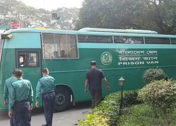 ১৩ সেনা কর্মকর্তাকে ট্রাইব্যুনালে হাজির কড়া নিরাপত্তায়