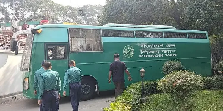 ১৩ সেনা কর্মকর্তাকে ট্রাইব্যুনালে হাজির কড়া নিরাপত্তায়