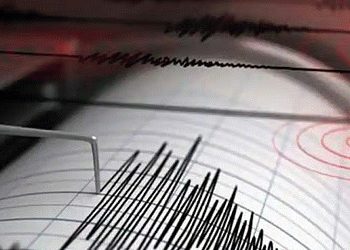 শক্তিশালী ভূমিকম্পে কাঁপল ঢাকা সহ সারাদেশ