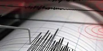 শক্তিশালী ভূমিকম্পে কাঁপল ঢাকা সহ সারাদেশ