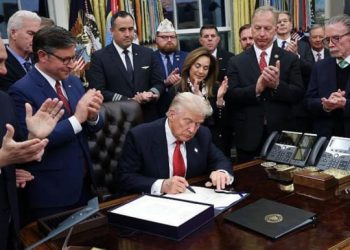 মার্কিন ইতিহাসের দীর্ঘতম শাটডাউন শেষ করতে বিলে সই করলেন ট্রাম্প