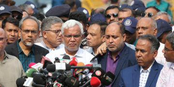 গুজবে কান দেবেন না, চিকিৎসা গ্রহণ করতে পারছেন খালেদা জিয়া: ডা: জাহিদ