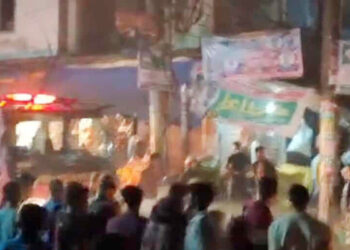 চকবাজারে মার্কেটে অগ্নিকাণ্ড, নিয়ন্ত্রণে ফায়ার সার্ভিস