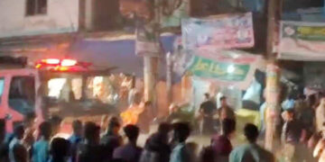 চকবাজারে মার্কেটে অগ্নিকাণ্ড, নিয়ন্ত্রণে ফায়ার সার্ভিস