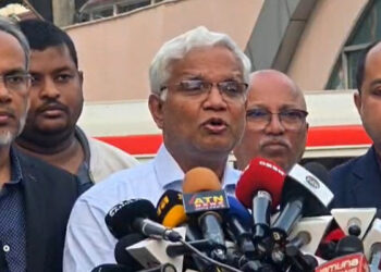 এই মুহূর্তে বিদেশ নেওয়া হচ্ছে না খালেদা জিয়াকে: ডা: জাহিদ