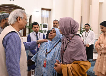 প্রধান উপদেষ্টার সাক্ষাৎ ওসমান হাদির পরিবারের সাথে