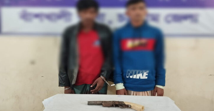 বাঁশখালীতে অস্ত্রসহ গ্রেপ্তার ২