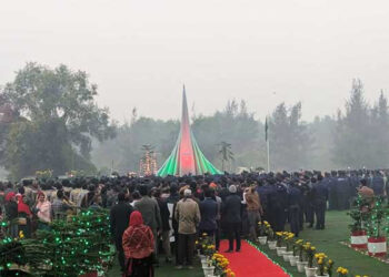 শ্রদ্ধায় স্মরণ করা হচ্ছে শহীদদের বিজয় দিবসে