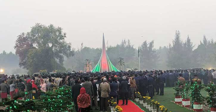 শ্রদ্ধায় স্মরণ করা হচ্ছে শহীদদের বিজয় দিবসে