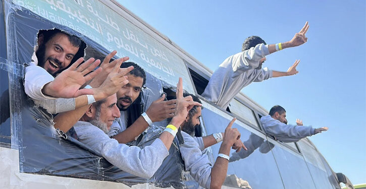 ১২ বন্দিকে মুক্তি দিয়েছে ইসরায়েল গাজা থেকে