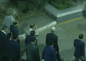 এভারকেয়ারে তারেক রহমান মাকে দেখতে