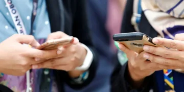 স্মার্টফোনের দাম বাড়তে পারে আগামী বছর থেকে