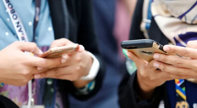 স্মার্টফোনের দাম বাড়তে পারে আগামী বছর থেকে