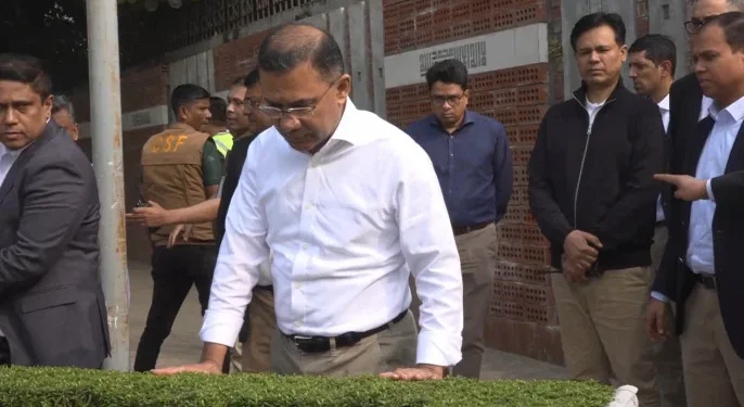 ছোটো ভাই কোকোর কবর জিয়ারত করলেন তারেক রহমান