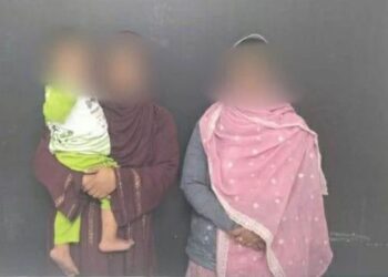 চট্টগ্রাম রেলওয়ে স্টেশনে ৩,৮৯৫ পিস ইয়াবাসহ আটক ২