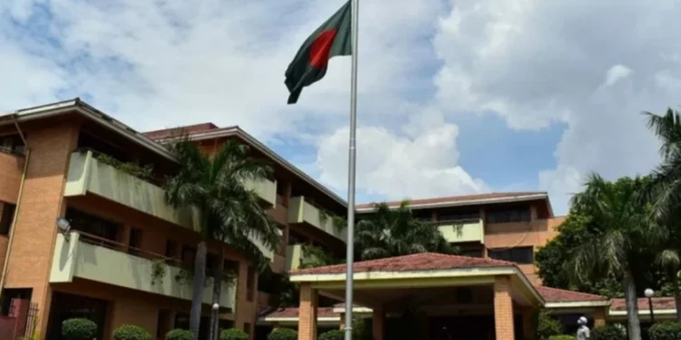 বাংলাদেশের হাইকমিশনারকে ‘ধরার’ হুমকি দিল্লিতে