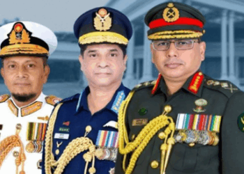 অসুস্থ খালেদাকে দেখতে গেলেন তিন বাহিনীর প্রধান