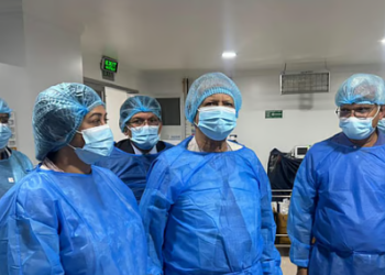 এভারকেয়ারে খালেদা জিয়াকে দেখতে গেলেন প্রধান উপদেষ্টা