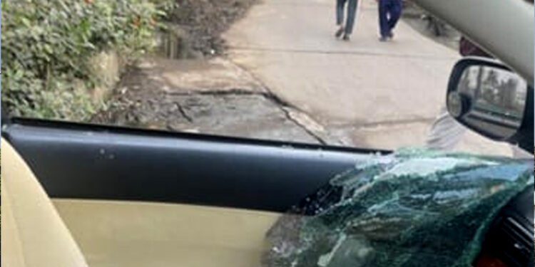 চট্টগ্রামে কাস্টমস কর্মকর্তাদের গাড়িতে হামলা, প্রাণনাশের হুমকি