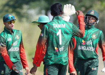 সেমিফাইনালে এক পা বাংলাদেশের নেপালাকে উড়িয়ে দিয়ে