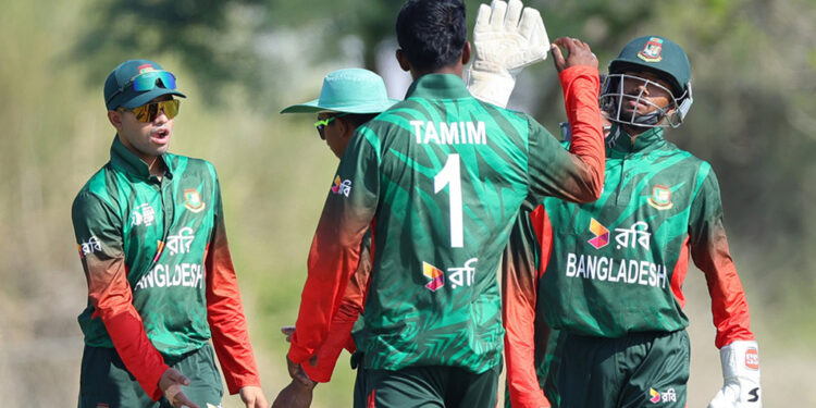 সেমিফাইনালে এক পা বাংলাদেশের নেপালাকে উড়িয়ে দিয়ে