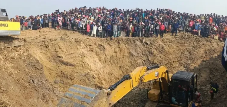 রাজশাহীতে গভীর গর্তে নিখোঁজ শিশুর উদ্ধারকাজ চালিয়ে যাচ্ছে ফায়ার সার্ভিস