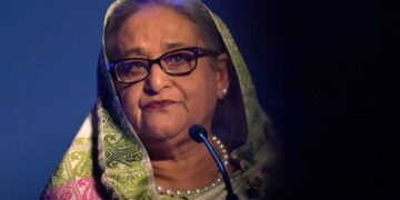 পালিয়ে যাওয়ার ১৬ মাস পর শেখ হাসিনার ওপর আবারও দেশত্যাগে নিষেধাজ্ঞা