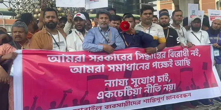 সারাদেশে মোবাইল ফোনের দোকান বন্ধের ঘোষণা বিটিআরসি