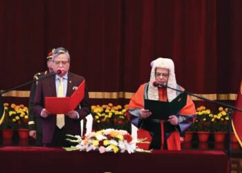 শপথ নিলেন জুবায়ের রহমান চৌধুরী প্রধান বিচারপতি হিসেবে