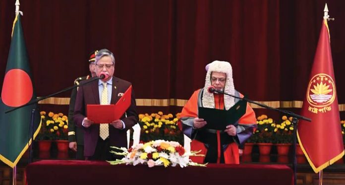 শপথ নিলেন জুবায়ের রহমান চৌধুরী প্রধান বিচারপতি হিসেবে