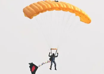 বিশ্ব রেকর্ড গড়তে যাচ্ছে বিজয় দিবসে প্যারাশুটিং করে বাংলাদেশ