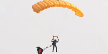 বিশ্ব রেকর্ড গড়তে যাচ্ছে বিজয় দিবসে প্যারাশুটিং করে বাংলাদেশ