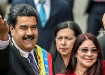 স্ত্রীসহ ভেনেজুয়েলার প্রেসিডেন্ট মাদুরো  আটক
