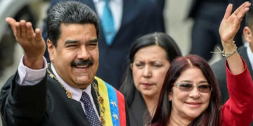 স্ত্রীসহ ভেনেজুয়েলার প্রেসিডেন্ট মাদুরো  আটক