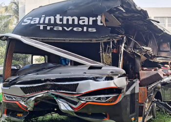 মিরসরাইয়ে ট্রাক ও বাসের মুখোমুখি সংঘর্ষ নিহত ৩