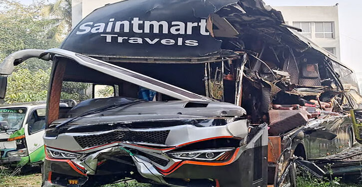 মিরসরাইয়ে ট্রাক ও বাসের মুখোমুখি সংঘর্ষ নিহত ৩