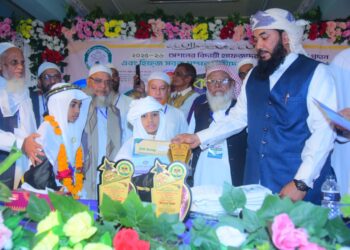 আনোয়ারায় দারুত তাকওয়া মাদরাসা থেকে ৩১ হিফজ সমাপ্তকারীকে পাগড়ী ও সনদ প্রদান ‎