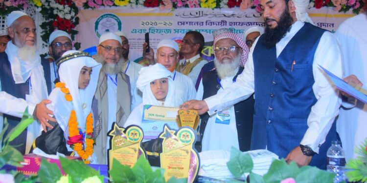 আনোয়ারায় দারুত তাকওয়া মাদরাসা থেকে ৩১ হিফজ সমাপ্তকারীকে পাগড়ী ও সনদ প্রদান 