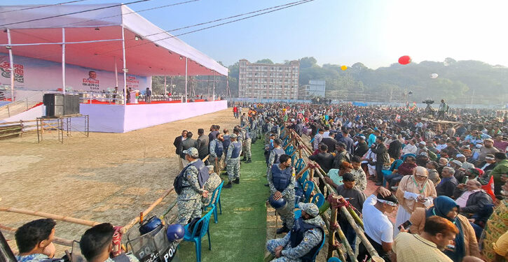 পলোগ্রাউন্ড মাঠে সকাল থেকেই আসছেন বিএনপি নেতাকর্মীরা