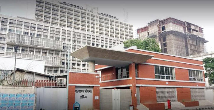 সচিবালয়ে অনধিকার প্রবেশের দায়ে তিনজনের কারাদণ্ড