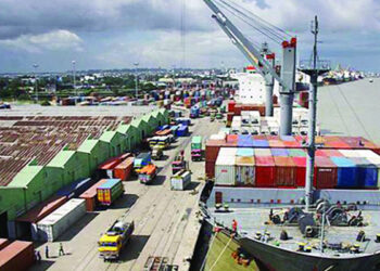 চট্টগ্রাম বন্দরে শাস্তিমূলক ব্যবস্থার হুঁশিয়ারি বিক্ষোভকারীদের বিরুদ্ধে