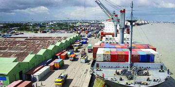 চট্টগ্রাম বন্দরে শাস্তিমূলক ব্যবস্থার হুঁশিয়ারি বিক্ষোভকারীদের বিরুদ্ধে