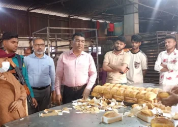 চট্টগ্রামে অস্বাস্থ্যকর পরিবেশে খাবারে বিক্রি, ৫০ হাজার টাকা জরিমানা