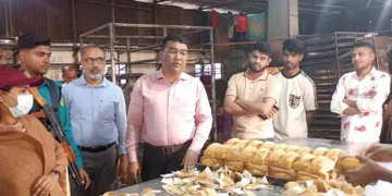 চট্টগ্রামে অস্বাস্থ্যকর পরিবেশে খাবারে বিক্রি, ৫০ হাজার টাকা জরিমানা